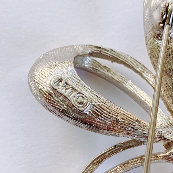 VTG Signed ART Silvertone Brooch, Mid Century Mod Floral Textured Petal Pin - Picture 8 of 9